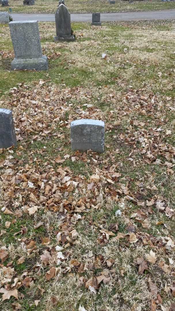 Julia A. Yaeckel's grave. Photo 3