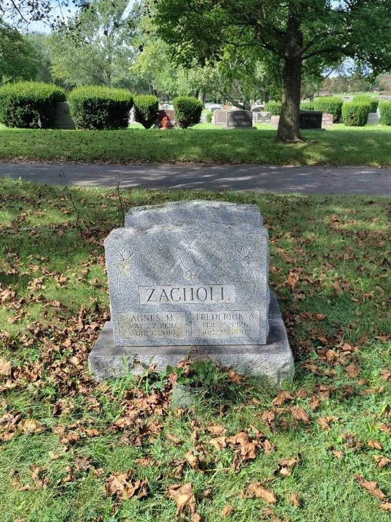 Frederick A. Zacholl's grave. Photo 3