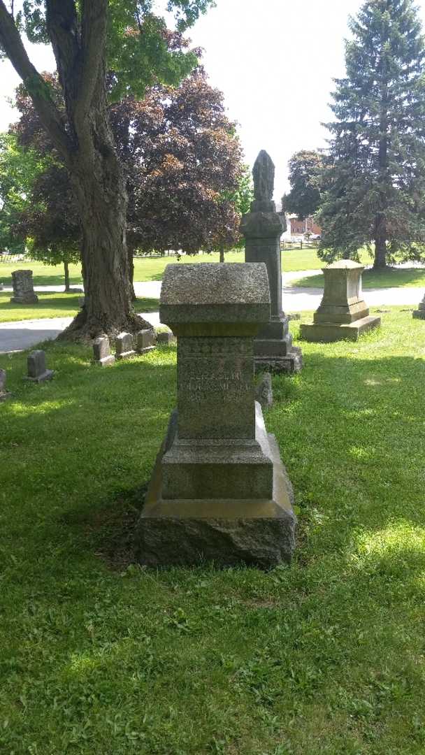 Elizabeth Thomasmeyer's grave. Photo 2