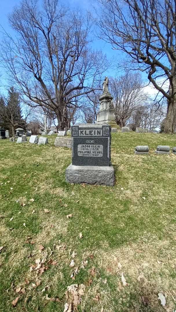Jacob Klein's grave. Photo 2