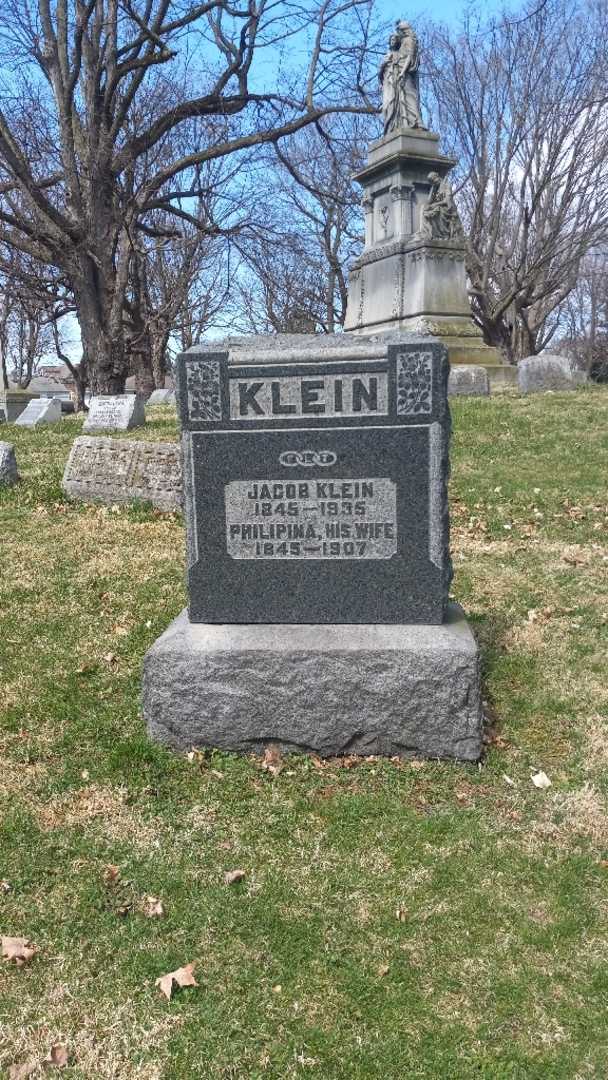 Jacob Klein's grave. Photo 3