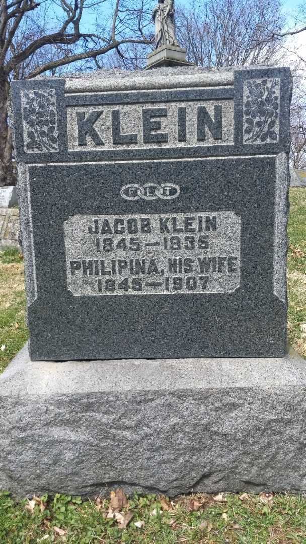 Jacob Klein's grave. Photo 4